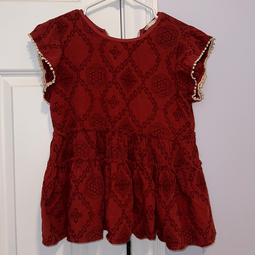 Cute red top! Very pretty design
